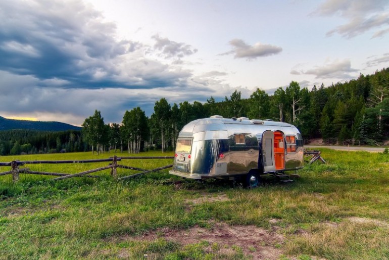 Airstream-Flying-Cloud-Travel-Trailer-06-4-800x535