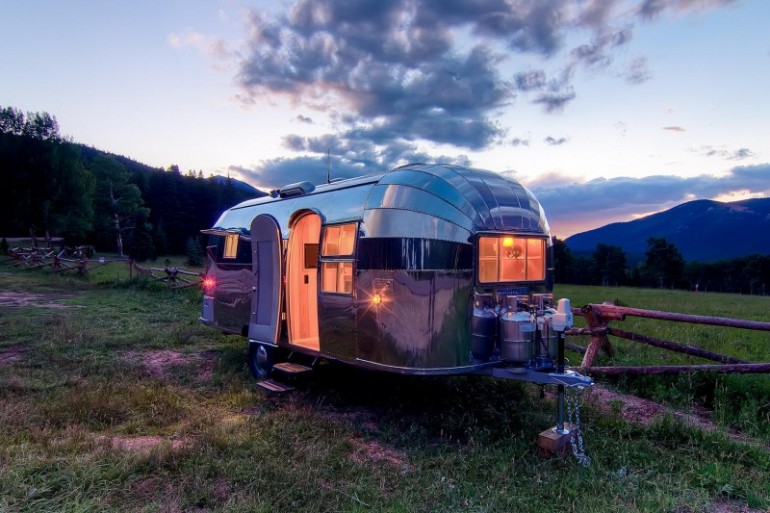 Airstream-Flying-Cloud-Travel-Trailer-07-1-800x533