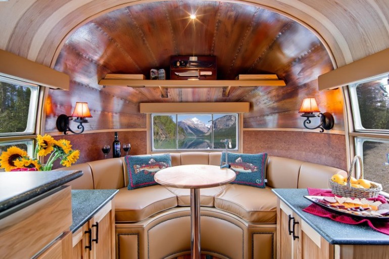 Airstream-Flying-Cloud-Travel-Trailer-11-1-800x533