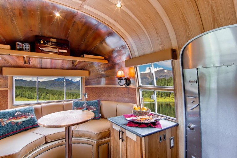 Airstream-Flying-Cloud-Travel-Trailer-11-800x533