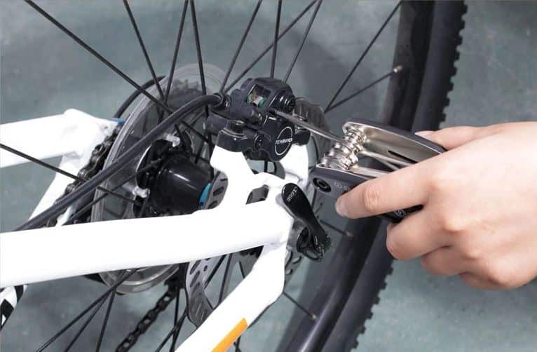 outils multifonction reparation vtt ajuste plaquettes freins