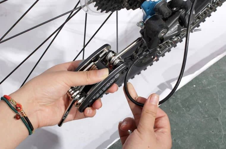 outils multifonction reparation vtt canivtt plaquettes freins