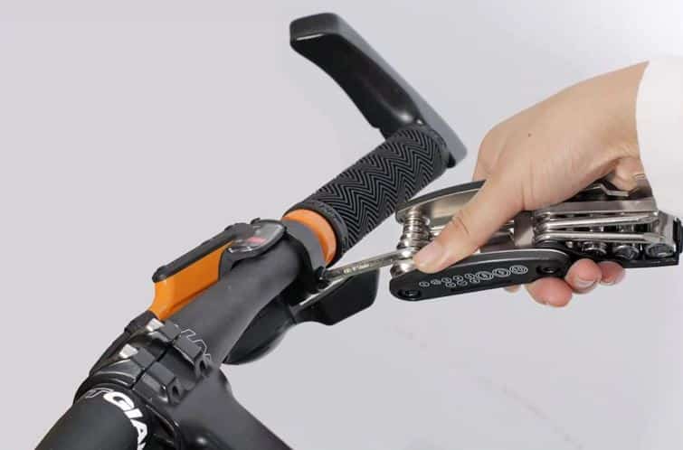 outils multifonction reparation vtt canivtt tournevis